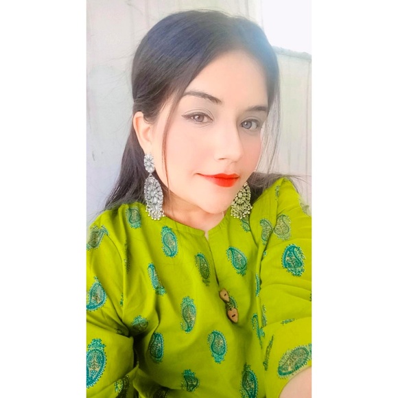 Meet your Posher, Tina - Picture 1 of 1